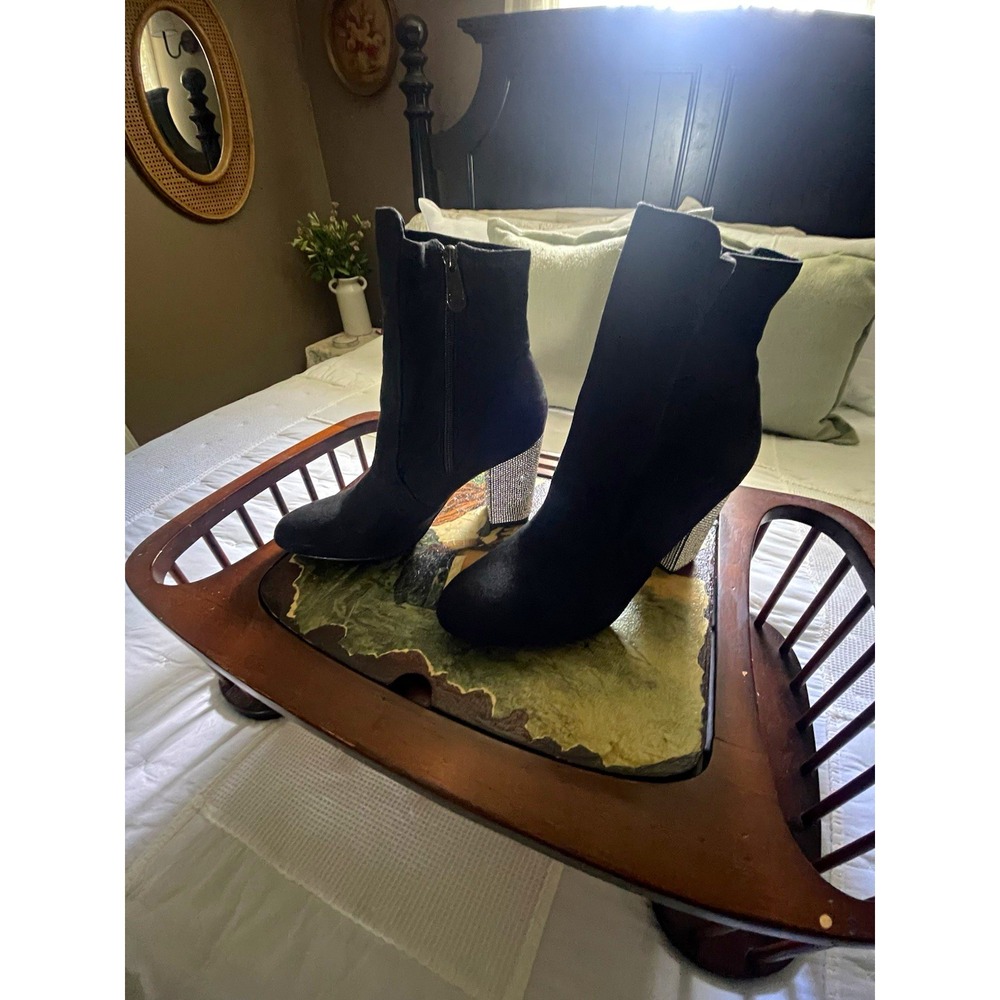 Daisy Fuentes Women's Ankle Boots Black Faux Suede Zip Round Toe Block Heel 10